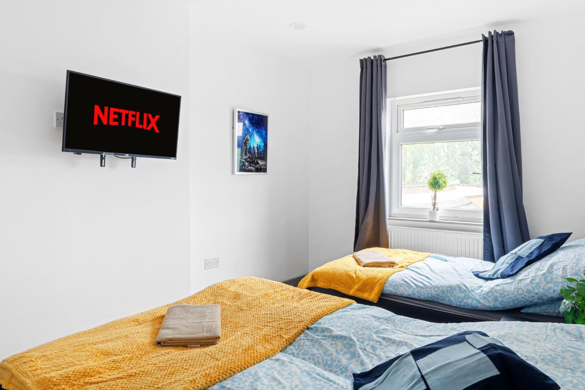 Stanion Luxurious 3 Bedroom Modern House Northamptonshire, Double, Twins, Single, Free Parking, Free Wi-Fi, Pets, Up To 8 Sleeps, 4 Smart Tvs Corby Exterior foto
